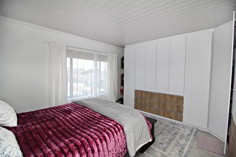 5 Bedroom Property for Sale in Fraaiuitsig Western Cape